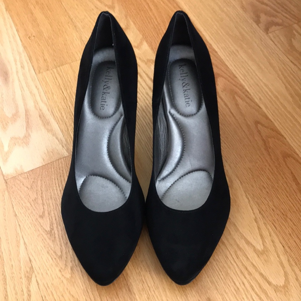 Womens Size 10 black suede pumps Kelly & Katie